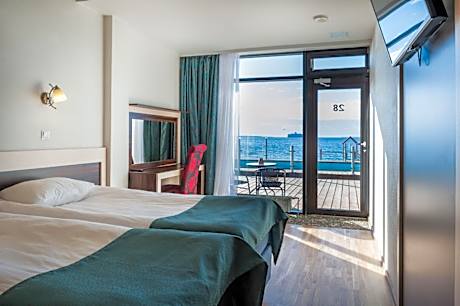 Studio with Terrace and Sea View