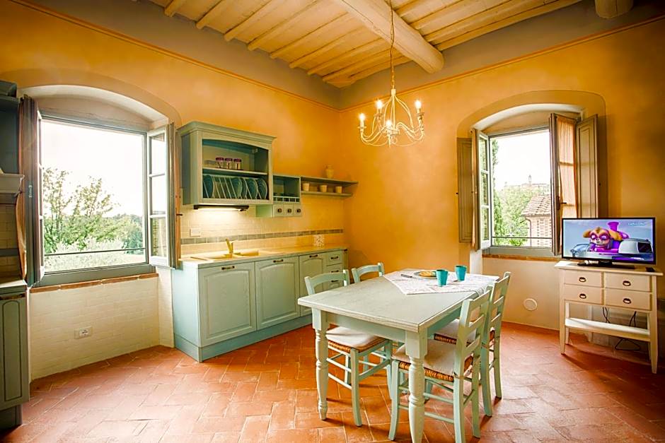 ISA-Farmhouse with swimming-pool just 20 minutes from Arezzo, apartments with panoramic views