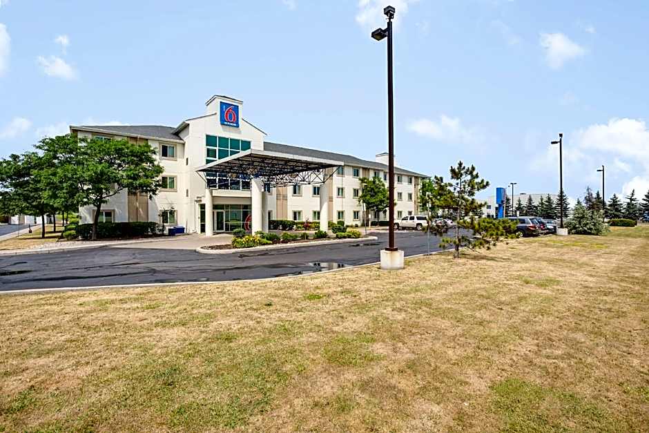 Motel 6-Brampton, ON - Toronto