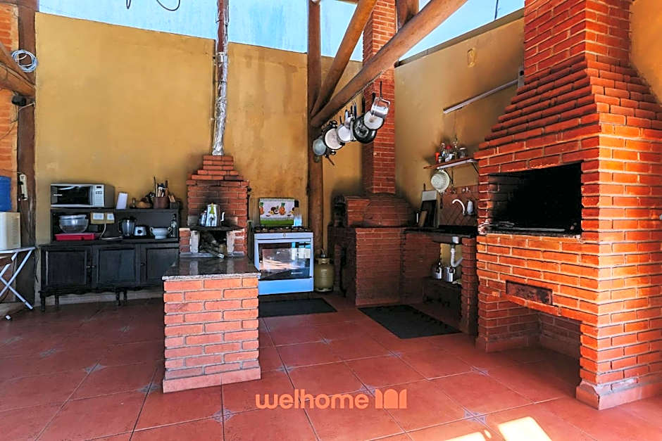 Casa em Cotia com piscina e área de lazer infantil