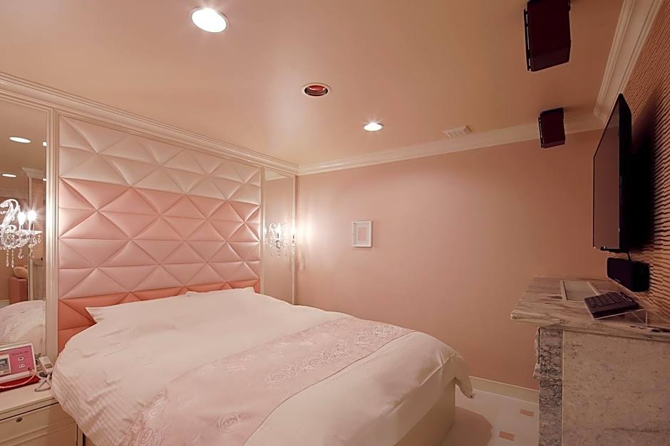 HOTEL Birthday 楠店