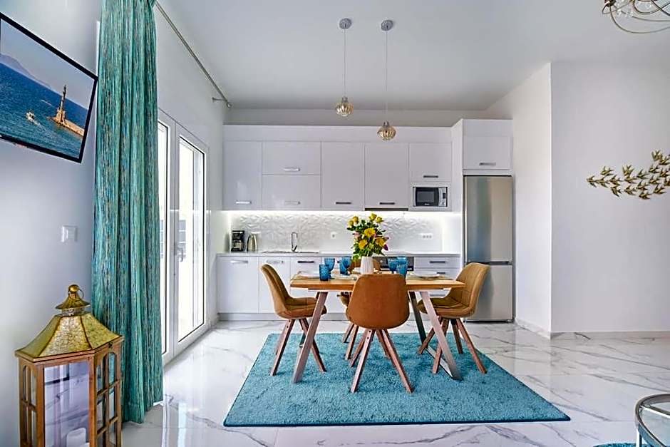 Modern Luxury Studio Near Beach & Old Harbor Fast WiFi Private Veranda