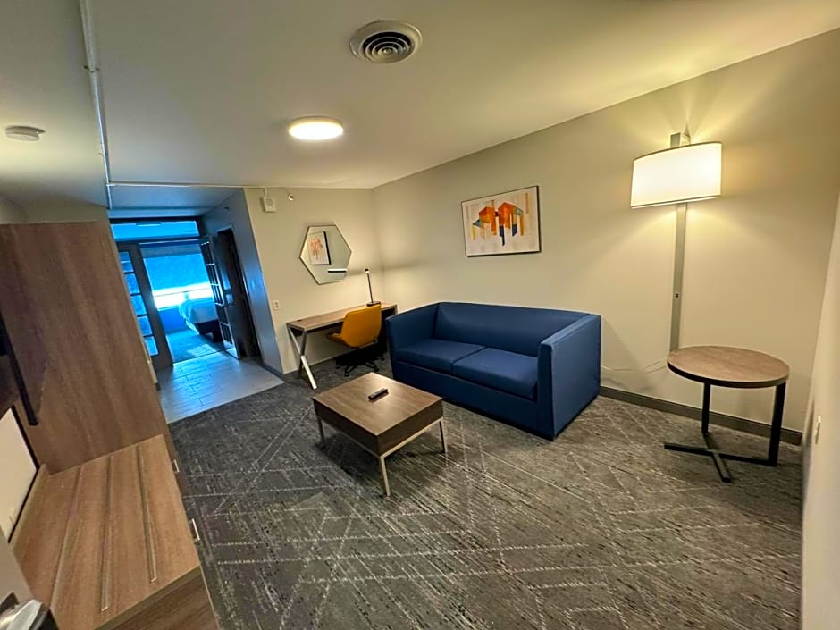 Holiday Inn Express & Suites Port Washington By IHG