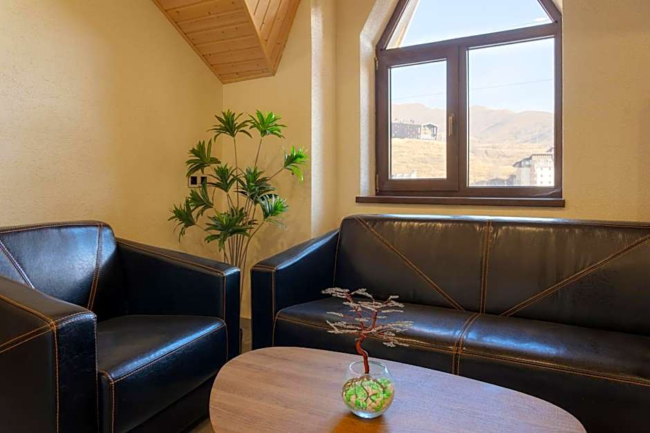 Ereto Hotel by SnowTime