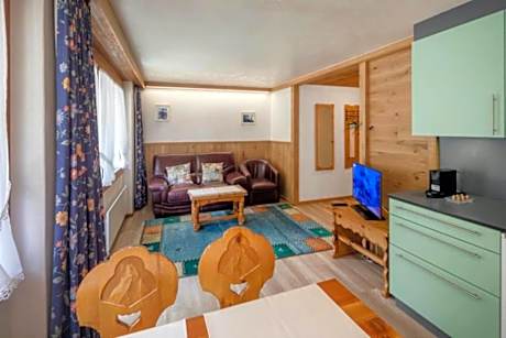 Apartment (4 Adults)