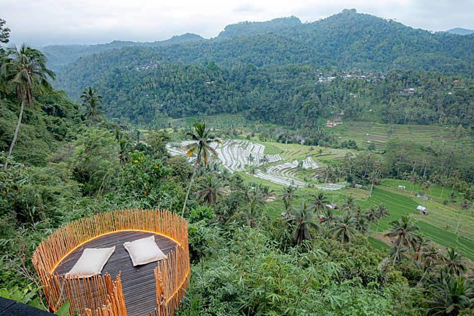 3 Bdr - Luxury Cliffside Bamboo Villa