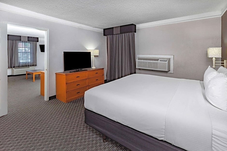 La Quinta Inn & Suites by Wyndham Laredo