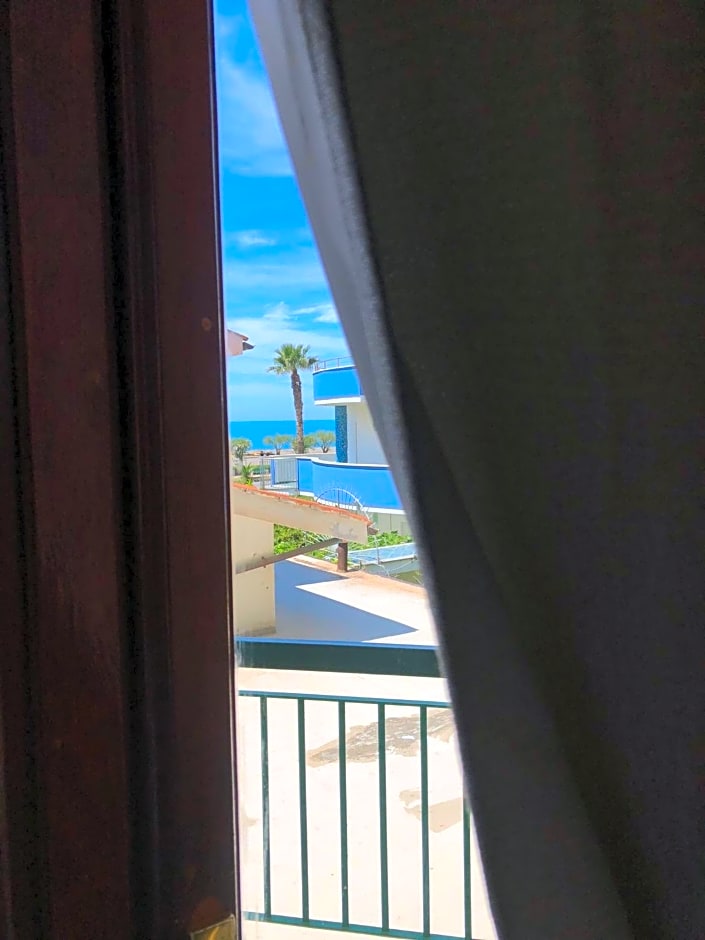 AD UN PASSO DAL MARE