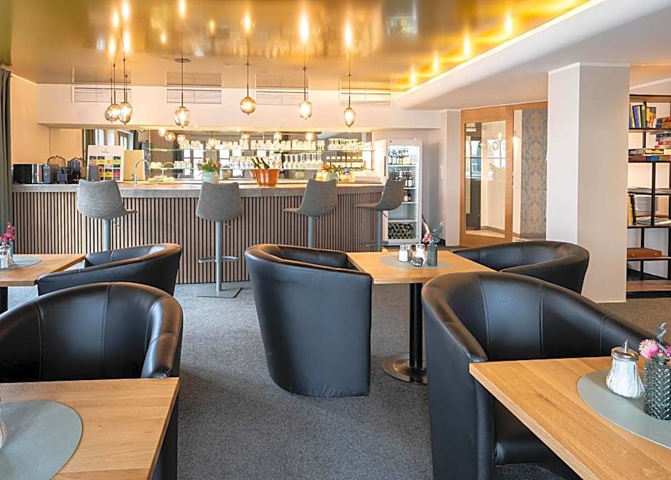 Sopherl am See - Frühstück auf der Seeterrasse, sehr ruhig und wunderschön am See, 3 Minuten nach Oberpfaffenhofen, viele Radtouren, Restaurants & Cafes in der Umgebung