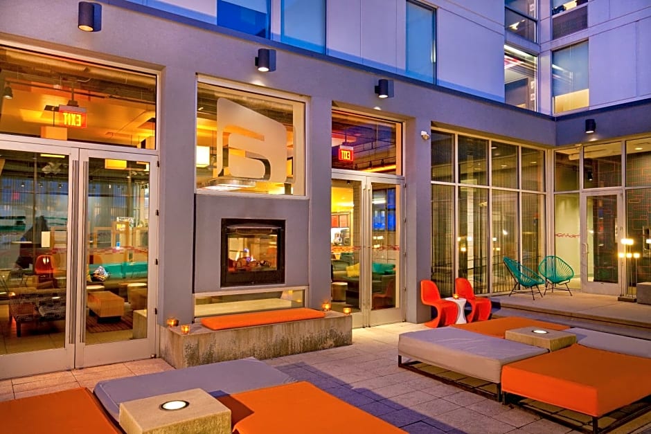 Aloft Bolingbrook