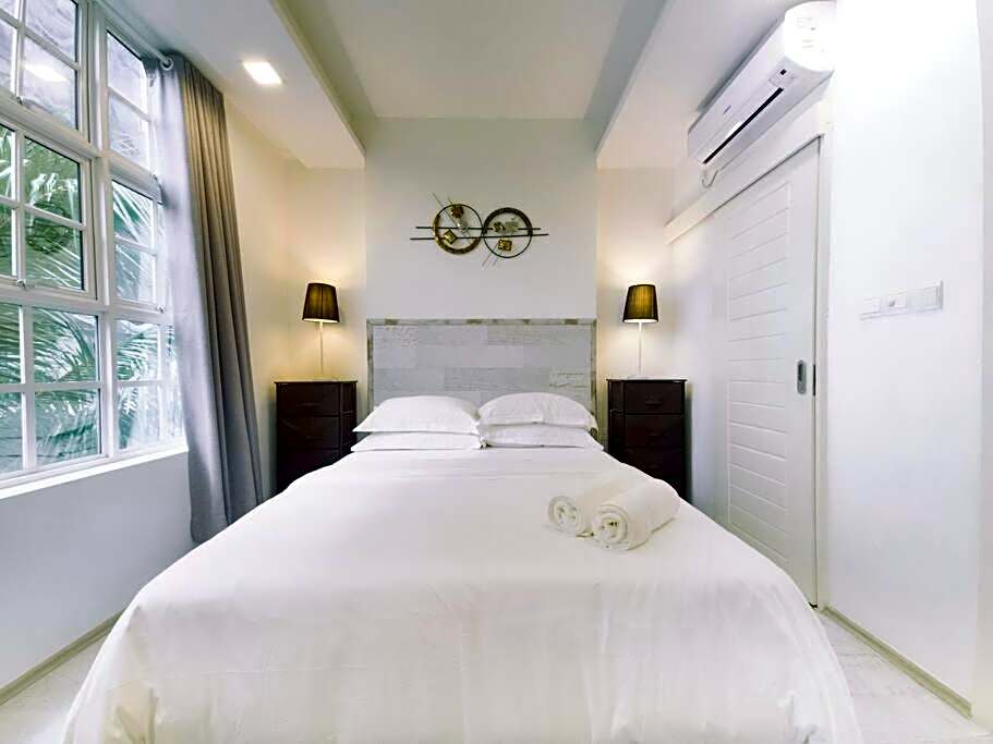 Cozy 1BR apartment by beach - partial ocean view