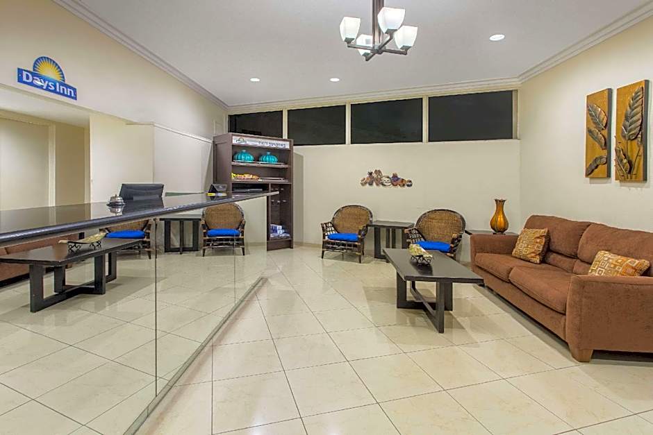 Days Inn Palm Springs – Palm Springs, CA