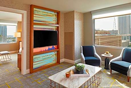 Executive King Suite - Non-Smoking