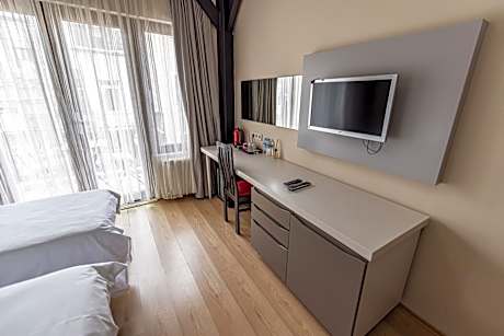 Deluxe Double or Twin Room with Balcony