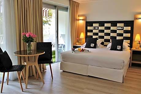 Deluxe Double Room with Terrace and Garden View