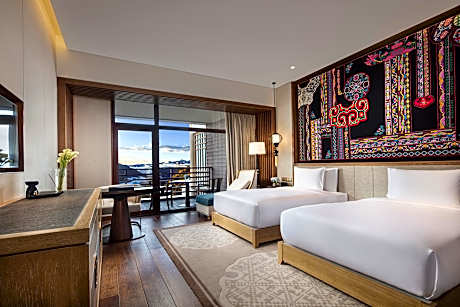 Superior Twin Mountain view