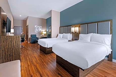 Queen Suite with Two Queen Beds, Sofa Bed and Sitting Area - Non-Smoking