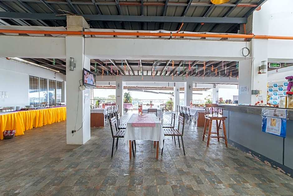 RedDoorz Plus near Gaisano Mall Kalibo - Vaccinated Staff