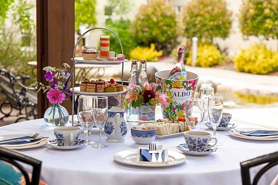 Horse & Jockey Hotel