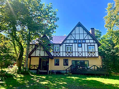 Pension Rapport in Tambara Plateau