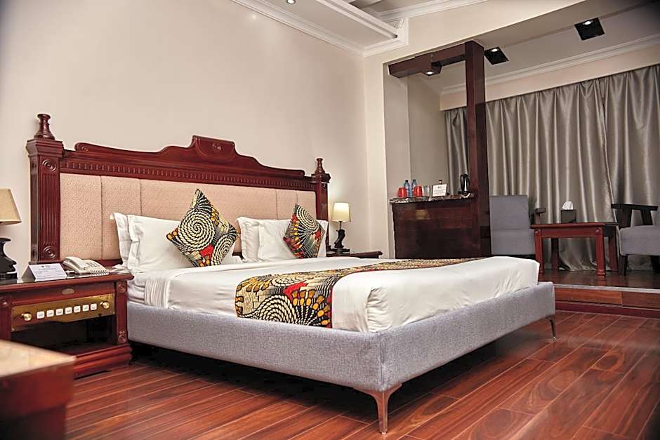 Best Western Plus Paramount Hotel