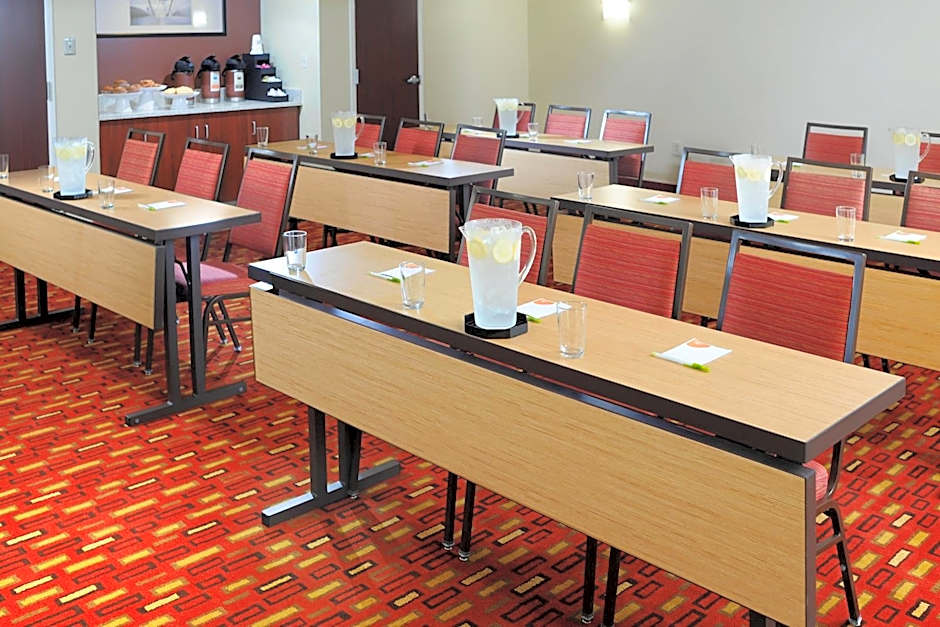 Courtyard by Marriott Houston Hobby Airport