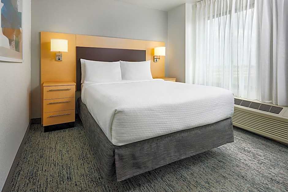 TownePlace Suites by Marriott Garden City