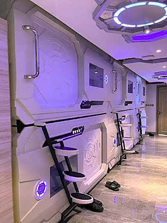 Capsule - Top Bunk, Female Only