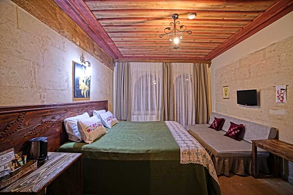 Jerveni Cave Hotel