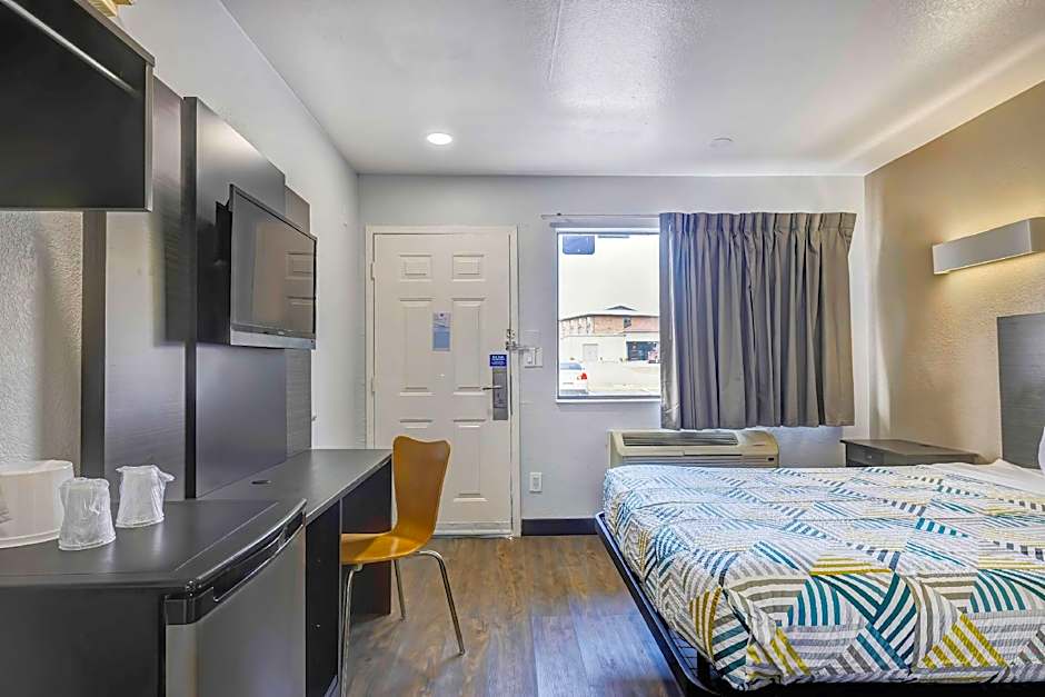 Motel 6 Denton, TX - UNT