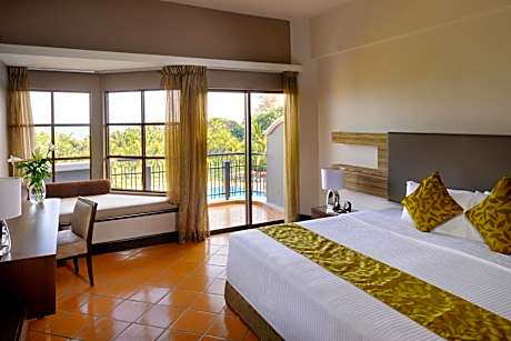 Deluxe Sea Front King Room
