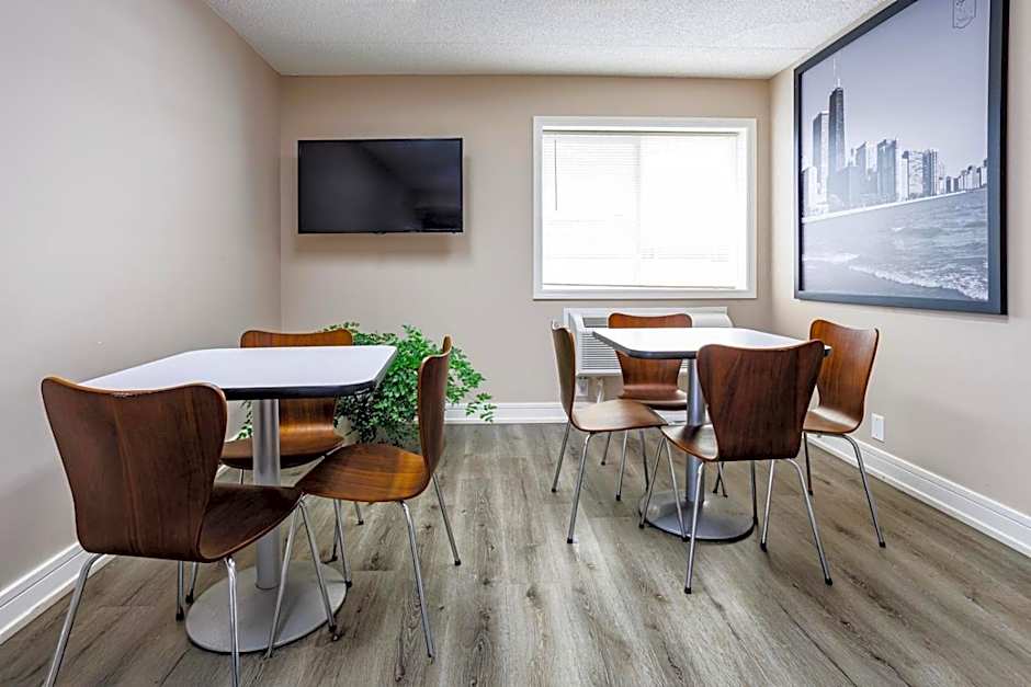 Super 8 by Wyndham Rockford South