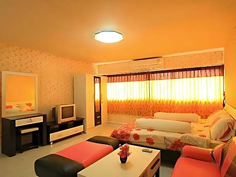 Deluxe at Popular Condo