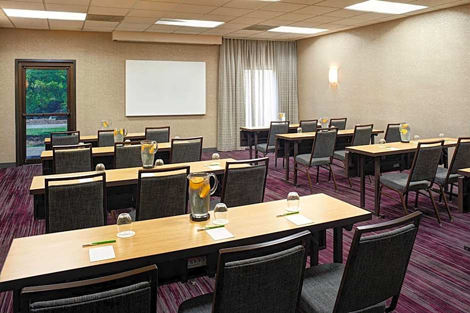 Courtyard by Marriott Louisville East
