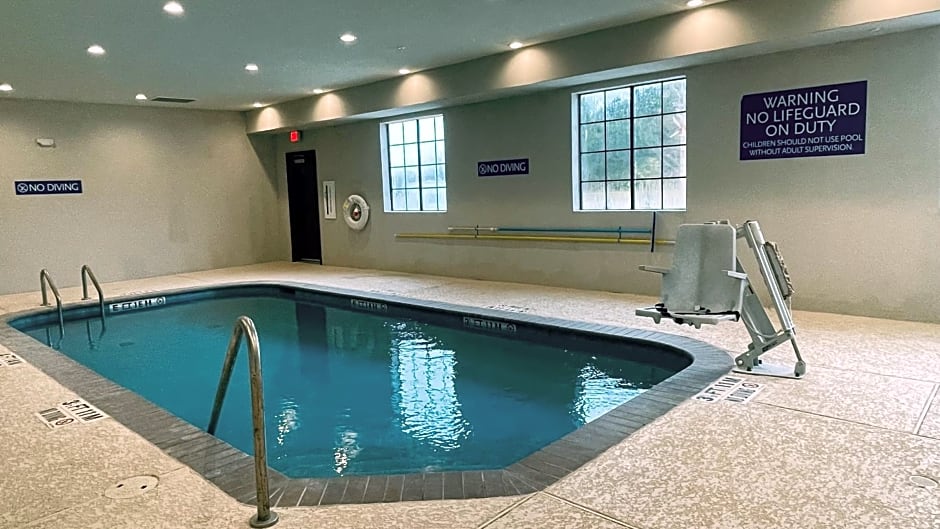 Days Inn & Suites by Wyndham Greater Tomball