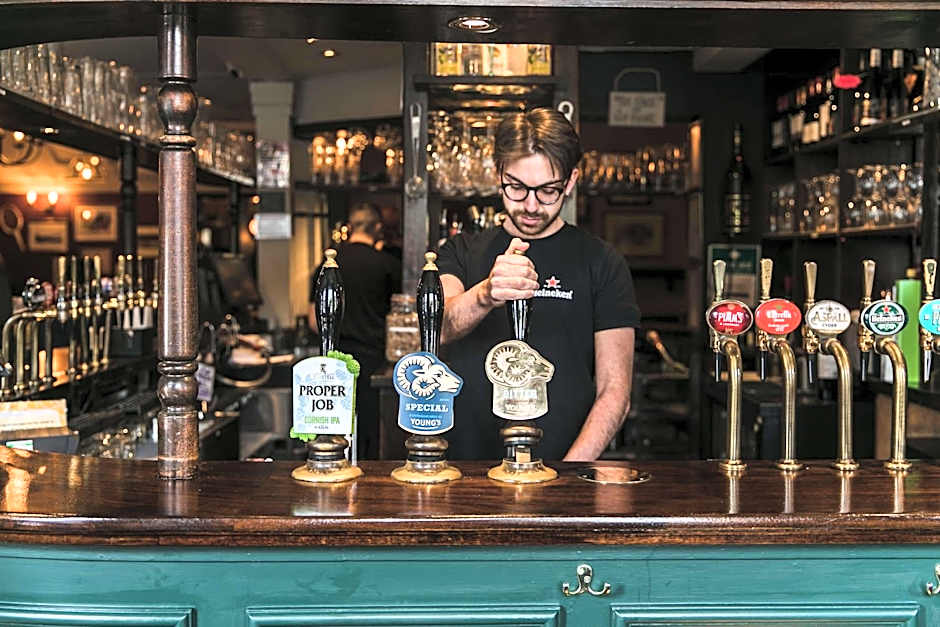 Rose And Crown Hotel