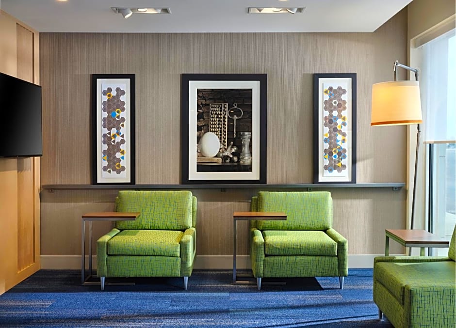 Holiday Inn Express and Suites Lockport