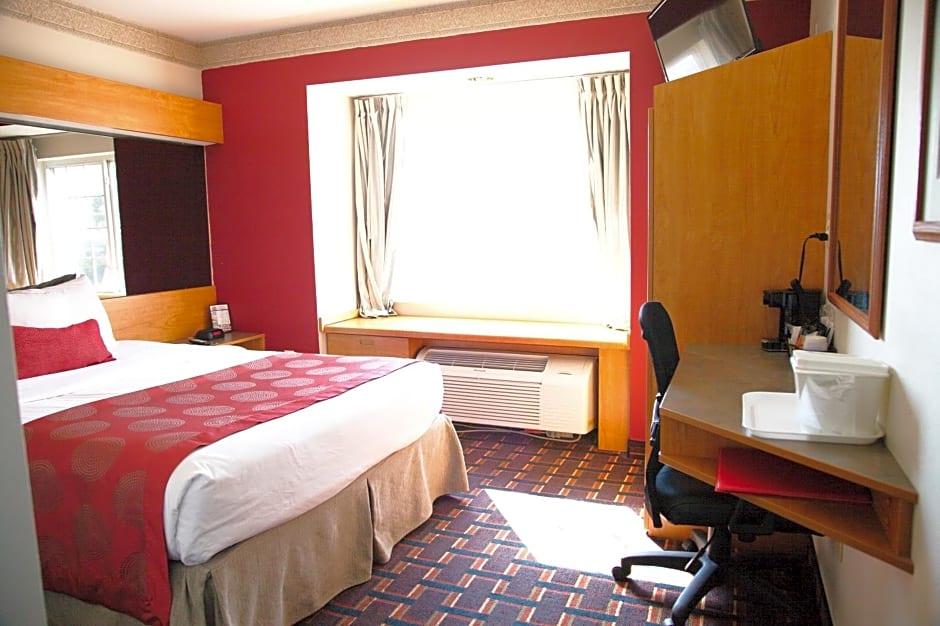 Ramada Limited and Suites Bloomington