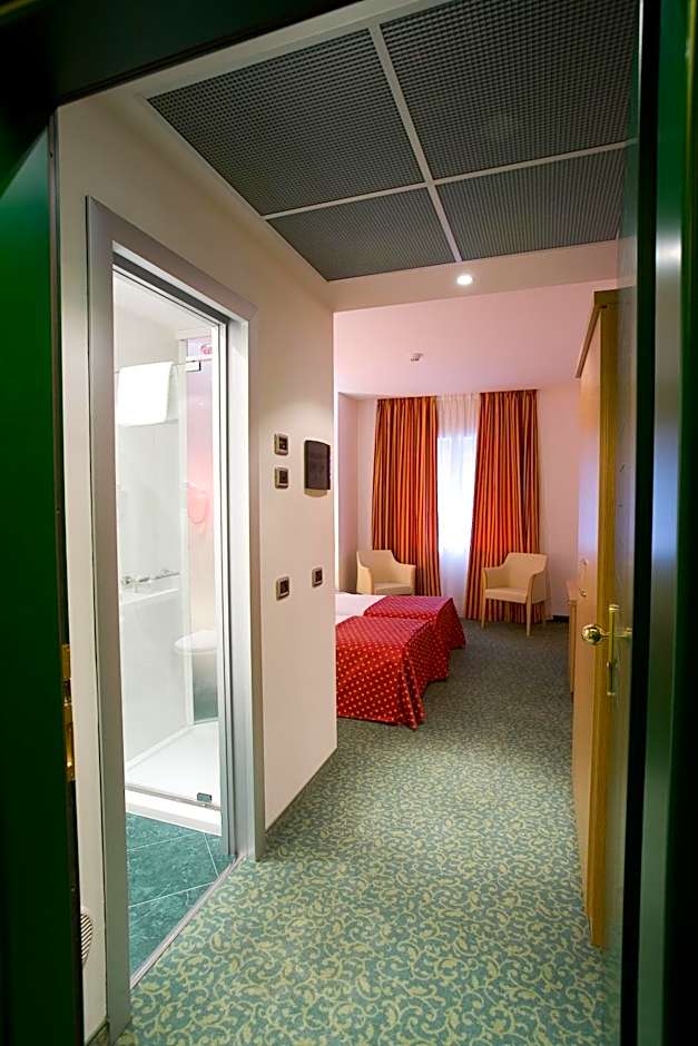 Hotel Senator