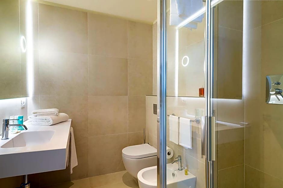 Palace Lido Hotel & Suites