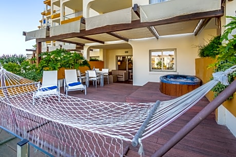 ONE BEDROOM ROYAL TERRACE SUITE 3ADULTS