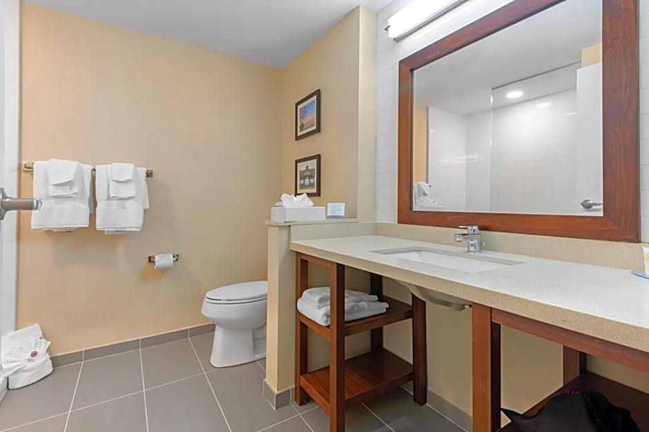 Comfort Inn & Suites