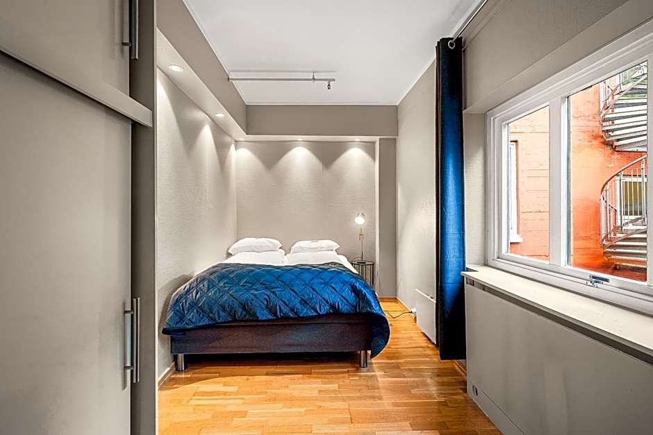 Enter Amalie Apartment Hotel