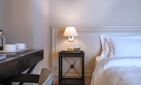 Basic Single Room, 1 Bedroom (1 Large Twin Bed)