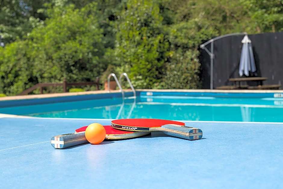 De Rougemont Manor Hotel