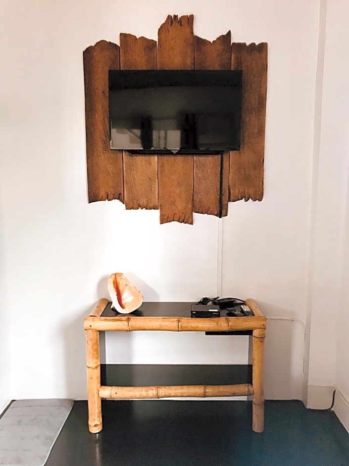 Everyday Sunday Hotel & Cafe