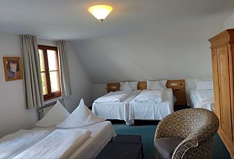 Family Room (5 Adults)