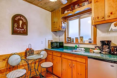 Deluxe King Suite