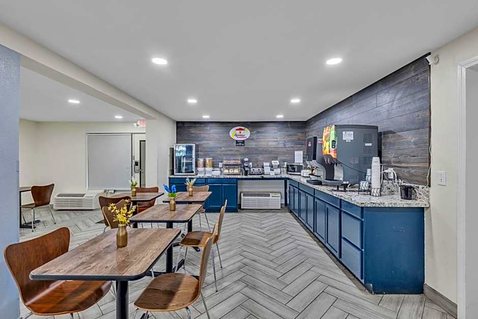 Super 8 by Wyndham Morganton