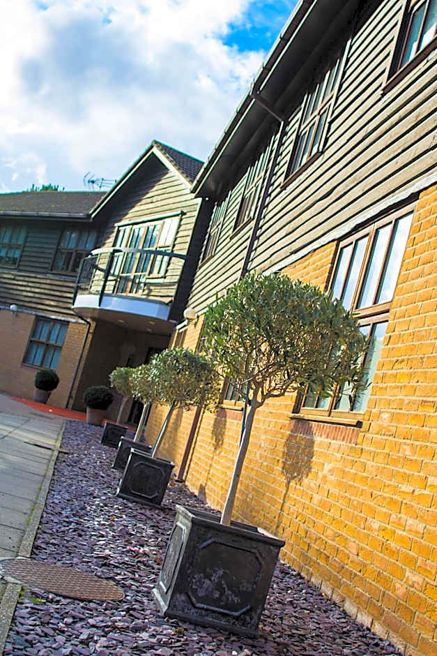 The Essex Golf & Country Club Hotel